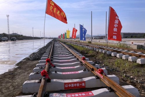 &ldquo;板栗之鄉(xiāng)&rdquo;首條鋼鐵專用線全線鋪軌圓滿完成