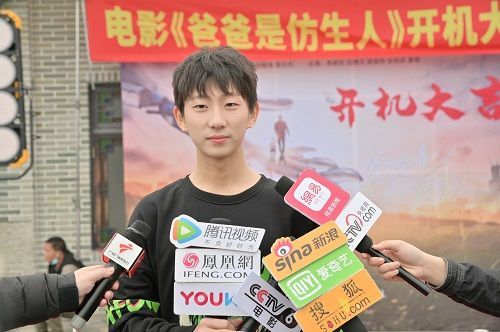 電影《爸爸是仿生人》廣州舉行開機(jī)儀式.jpg