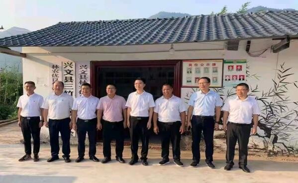 興文縣委副書記、代理縣長周明軍到蓮花鎮巨黃竹基地調研