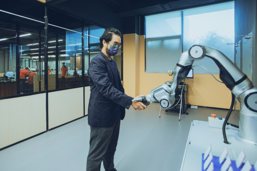 鄭志剛微博披露周大福未來布局 4年后5成珠寶生產智能化！