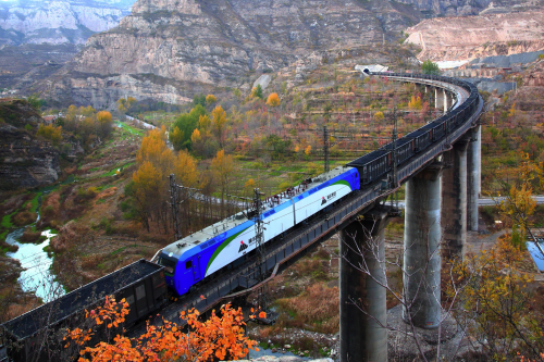 開行5000列！中鐵一局新運公司兩萬噸重載列車開行邁入新里程