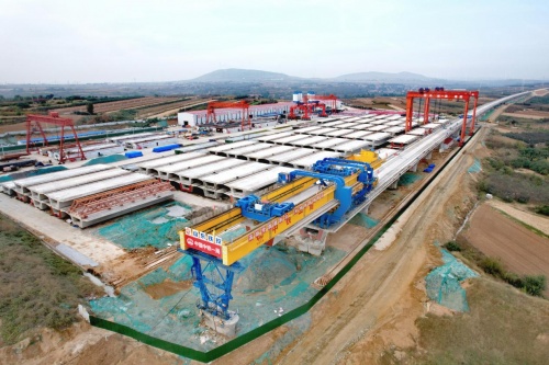 濰煙高鐵蓬萊制架梁場吹響年度施工沖鋒號