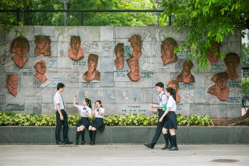 伊頓紀德：以校服為載體 構建校園美育