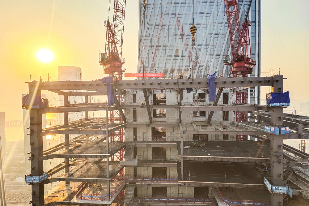 打造深圳前海&ldquo;新名片&rdquo;！中鐵鋼構(gòu)參建中英中糧大廈順利封頂