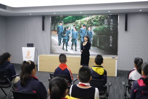 透過(guò)校服看校園服育之美  &mdash;&mdash;武漢小學(xué)開展&ldquo;美的第一課&rdquo;