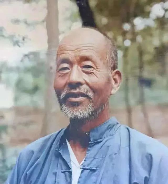 將軍筆下的父親，是永不熄滅的燈