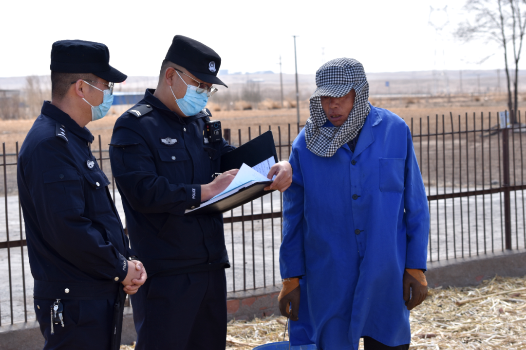 倔強老人離家12年  鄂旗警方暖心助其一家人團聚