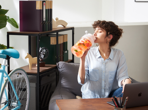 摩飛便攜榨汁桶&mdash;&mdash;1升容量，雙蓋設計，隨時隨地暢享鮮飲！