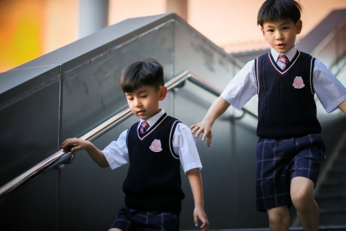 校服變革成果如何，聽(tīng)聽(tīng)家長(zhǎng)怎么說(shuō)