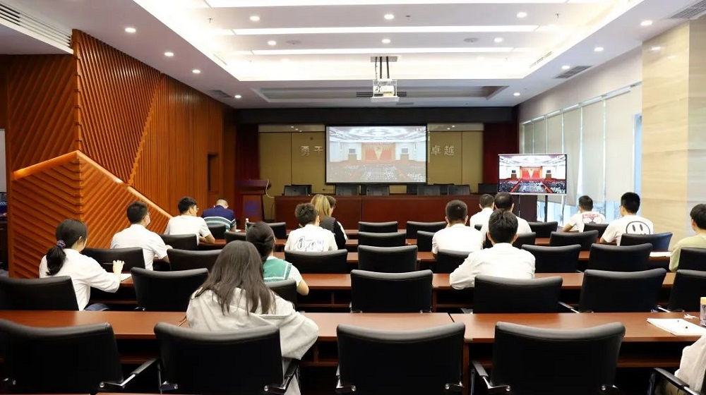 中鐵二局裝修公司團委組織各基層團支部 觀看&ldquo;慶祝共產主義青年團成立100周年慶祝大會&rdquo;直播