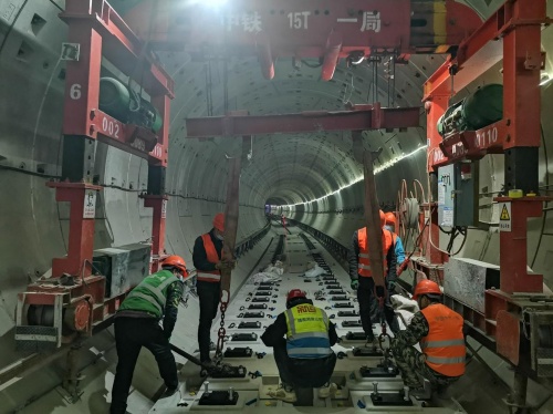 北京昌平線南延一期鋪軌過半