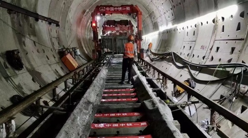 粵港澳大灣區(qū)重點(diǎn)工程：中鐵一局集團(tuán)佛山地鐵三號(hào)線3221標(biāo)提前十二天實(shí)現(xiàn)首通段全線軌通