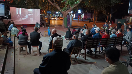 電影相伴送關(guān)愛，尊老愛老暖人心