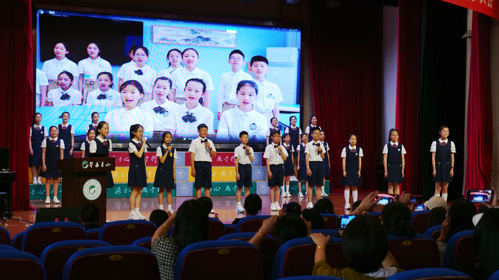 駐足回望，揮手前行&mdash;&mdash;各地迎來畢業(yè)季