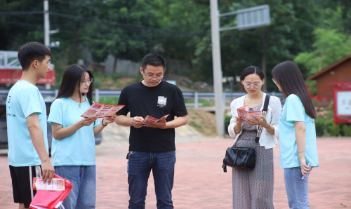 鄭州財(cái)經(jīng)學(xué)院&ldquo;鄭小語(yǔ)&rdquo;雙語(yǔ)宣講實(shí)踐團(tuán)暑期社會(huì)實(shí)踐圓滿結(jié)束