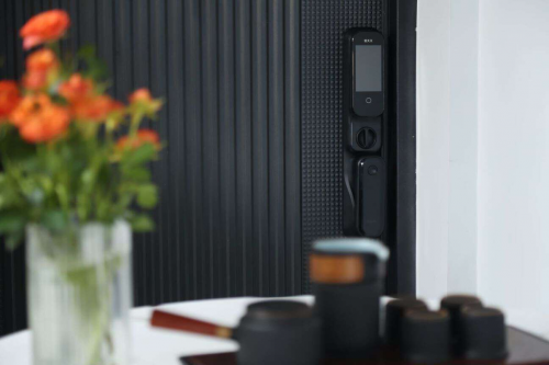 好太太電動晾衣架，極薄設計，解放陽臺空間！