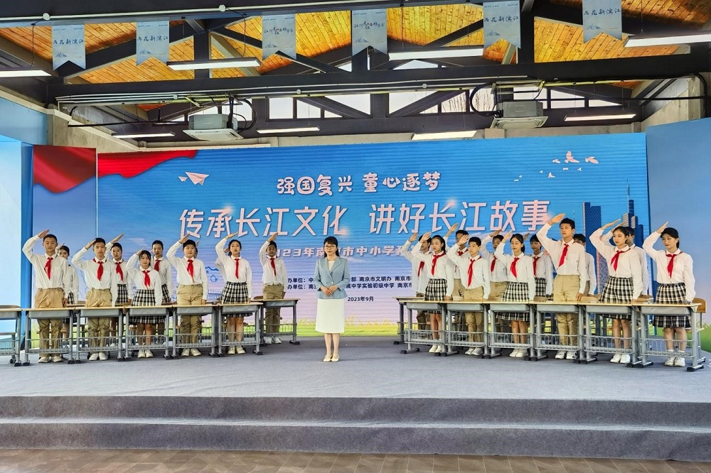 直擊各地開學(xué)第一天|穿上新校服，迎接新學(xué)期