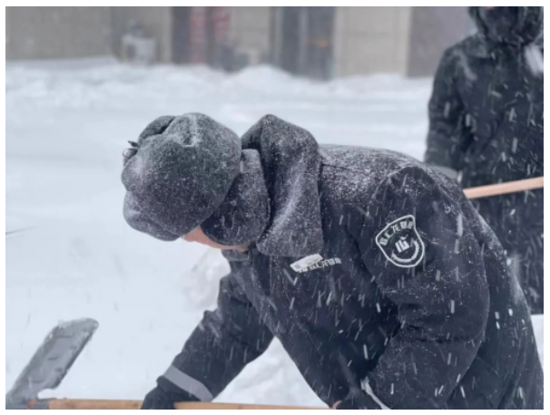 抗擊暴風雪|欣匯龍物業打響防凍、除冰雪攻堅戰！