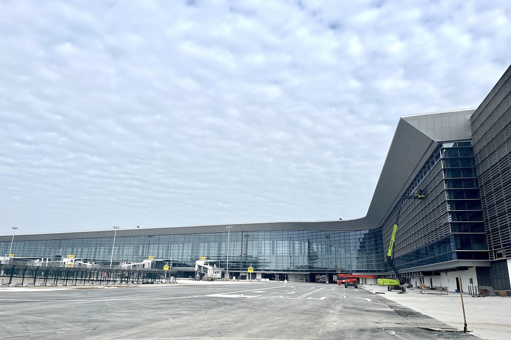 正式投用！這條指廊助力全球最大單體航站樓誕生