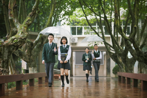 加強校園美育工作，從校服這件小事做起