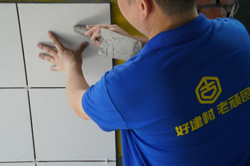 瓷磚膠品牌怎么選?老頑固瓷磚膠:裝修業主的貼心之選