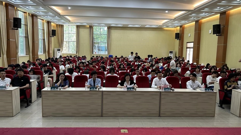 高校之旅第四站點亮武漢 千年舟首屆花色及應(yīng)用設(shè)計大賽宣講會再啟航