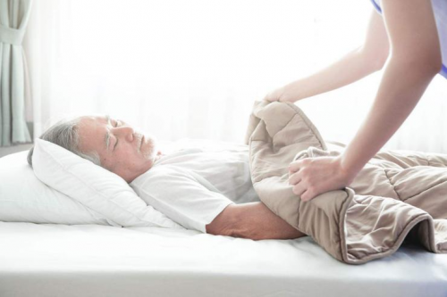 父母年紀大腰不好？東寶床墊呵護睡眠健康