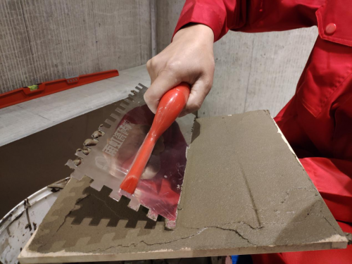 打破粉塵困擾：無塵瓷磚膠開啟潔凈裝修時代