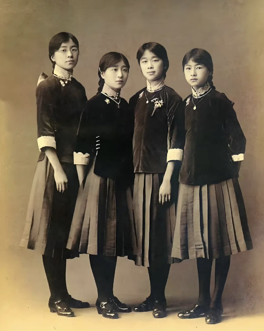 都2025年了，為什么校服還會(huì)&ldquo;一市一款&rdquo;？