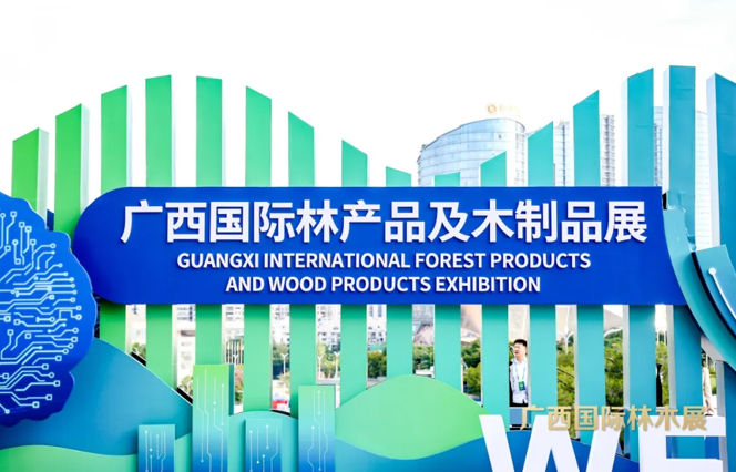 千年舟攜系列新花色驚艷亮相「2025年世界林木業(yè)大會暨2025年廣西國際林產(chǎn)品及木制品展」