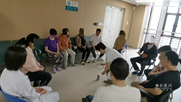 武漢市武東醫(yī)院&ldquo;雙節(jié)&rdquo;聯(lián)歡 點(diǎn)亮患者康復(fù)希望