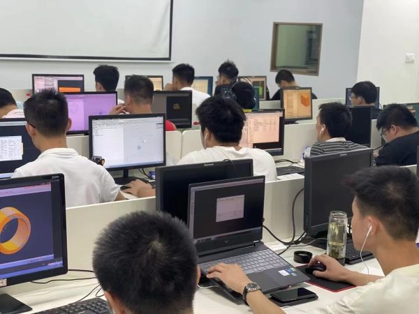 數控編程培訓新風向：深圳光明政群培訓中心如何打造智能制造人才高地